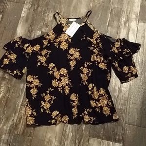 ODDY Tops - Woman's off-the-shoulder top ODDY Tops - Woman's off-the-shoulder top